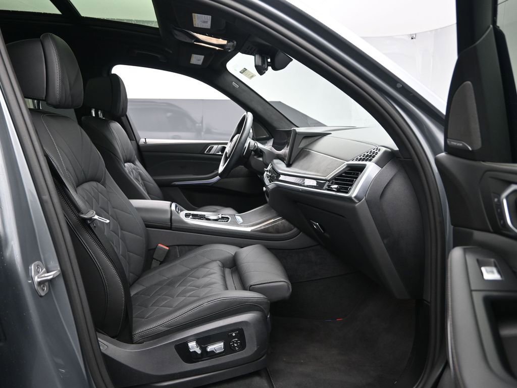 Used 2024 BMW X7 xDrive40i w/ M Sport Package AWD/4WD image 30
