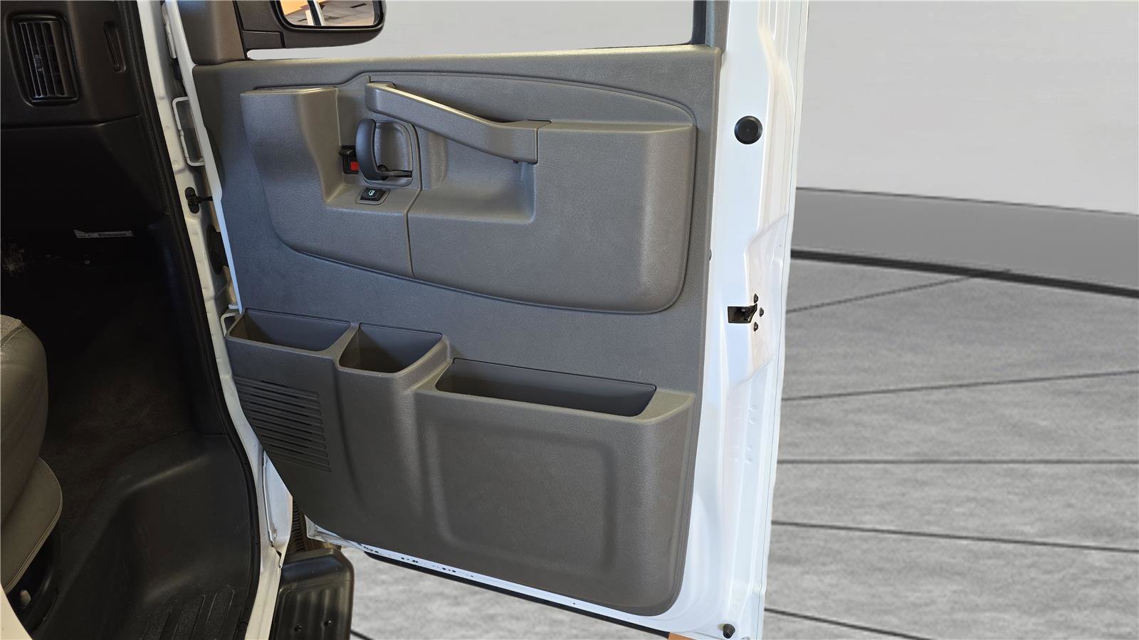 Used 2023 Chevrolet Express 3500 LT w/ LT Preferred Equipment Group image 28