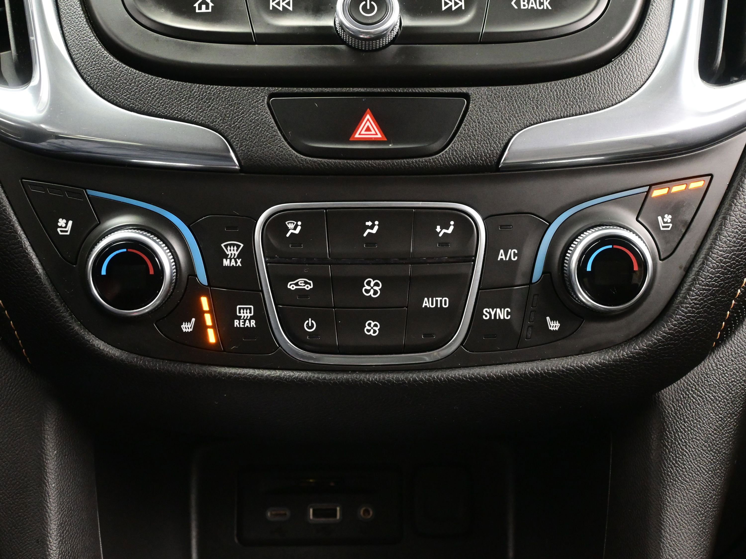 Used 2020 Chevrolet Equinox Premier image 22