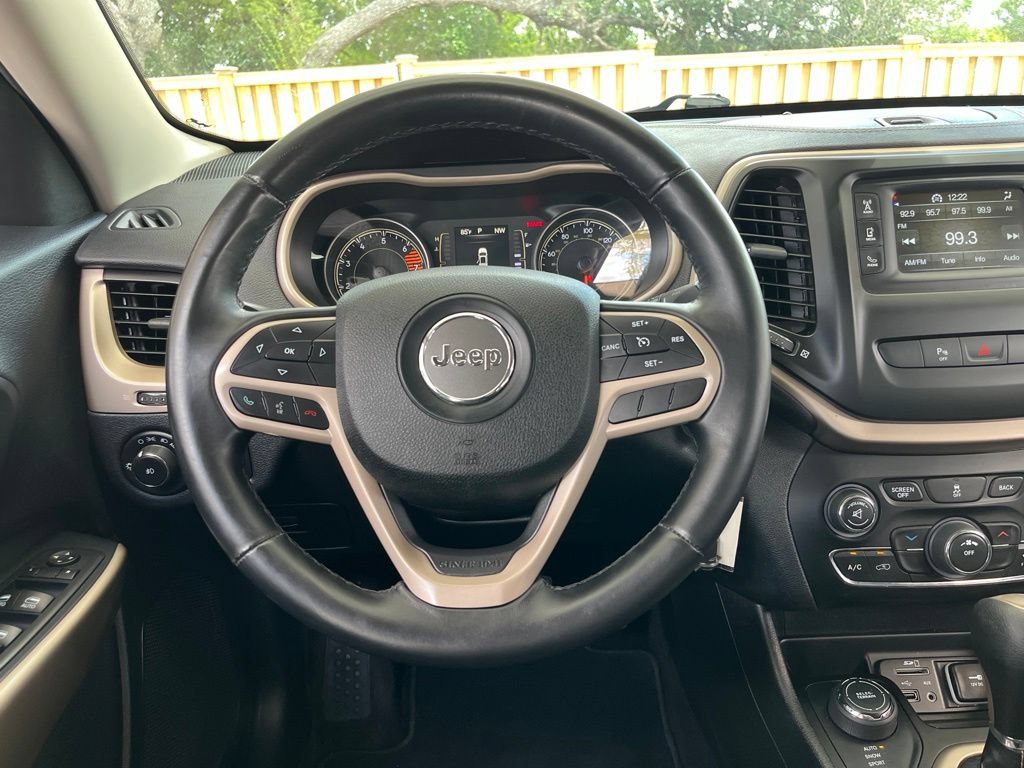 Used 2017 Jeep Cherokee Latitude w/ Safety/Convenience Group AWD/4WD image 17