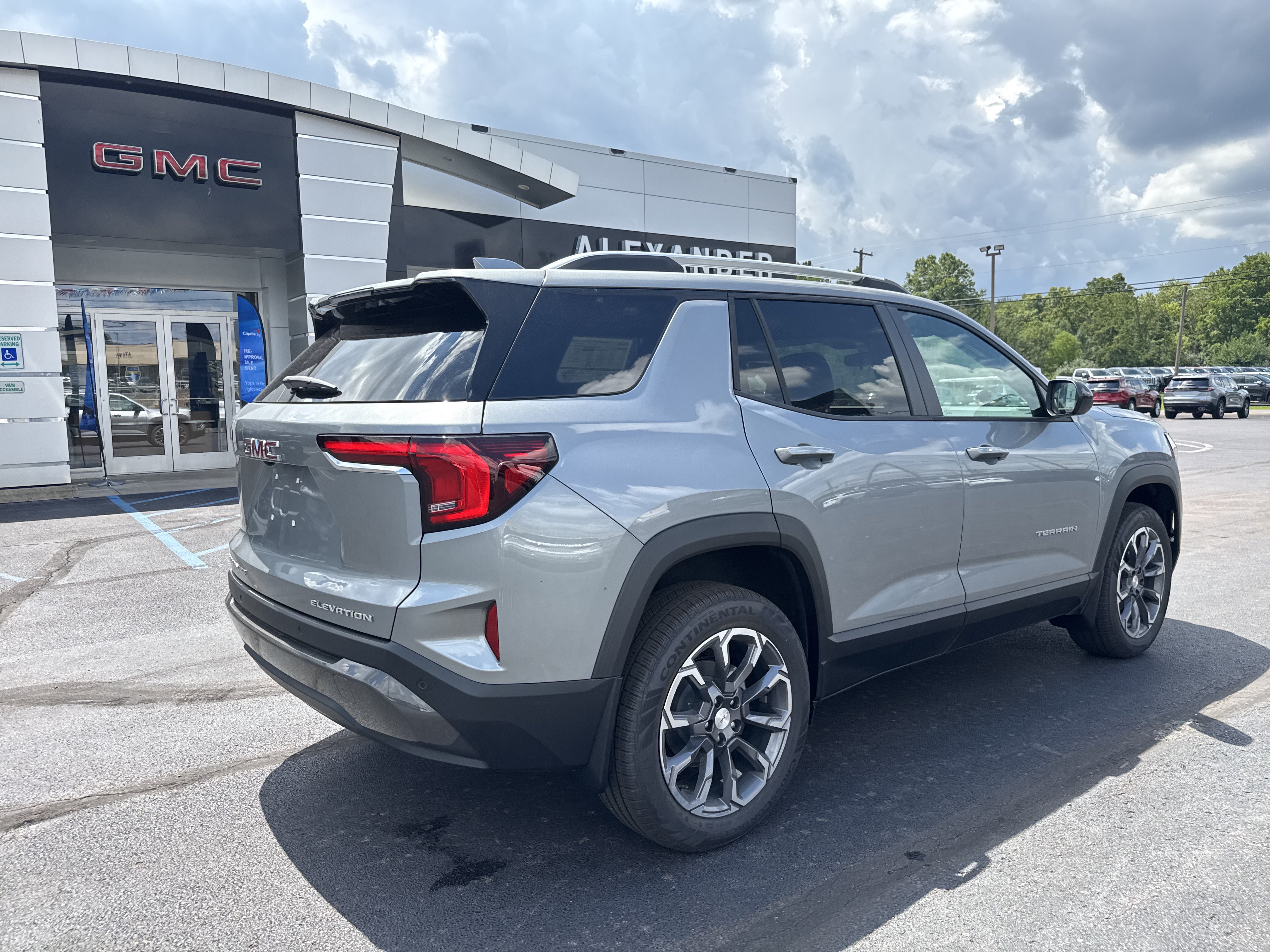 New 2027 GMC Terrain Elevation w/ Elevation Premium Package AWD/4WD video 3