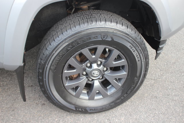Used 2021 Toyota Tacoma SR5 AWD/4WD image 32