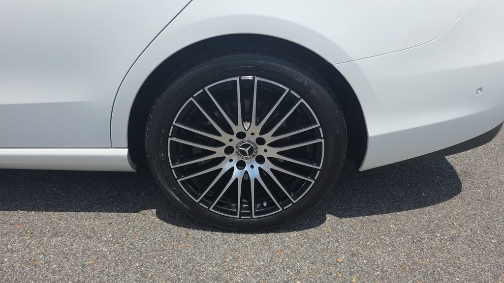 Certified 2025 Mercedes-Benz C 300 4MATIC Sedan image 10