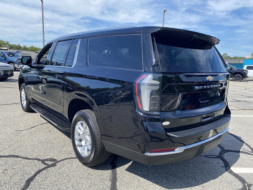 Certified 2026 Chevrolet Suburban LT w/ Comfort Package AWD/4WD image 6