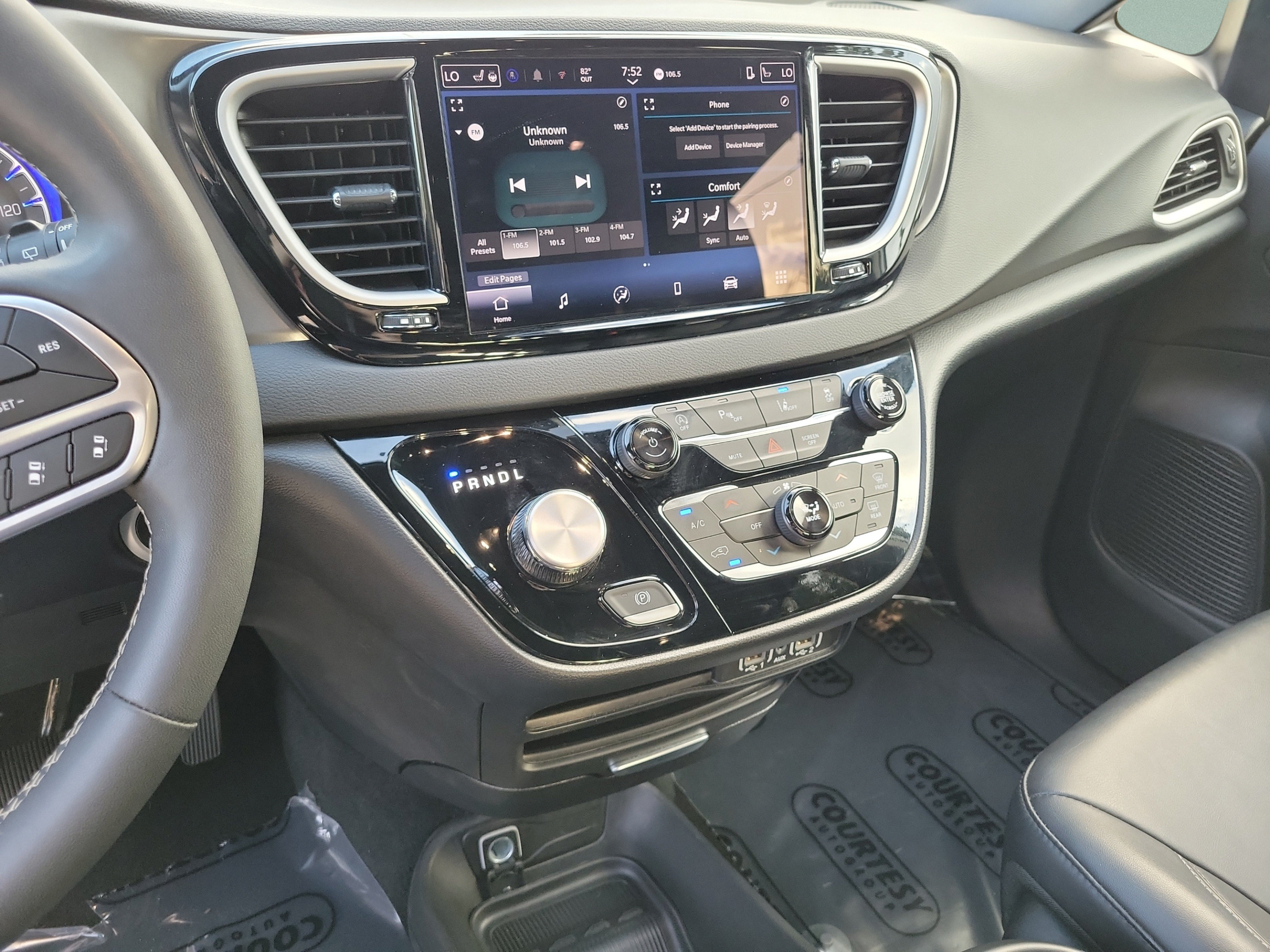 Used 2025 Chrysler Pacifica Select FWD image 27