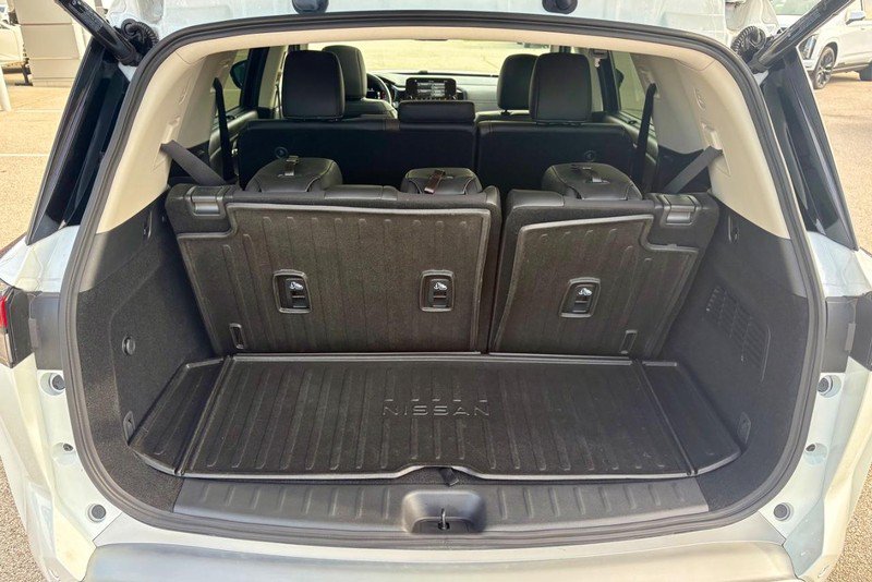 Used 2025 Nissan Pathfinder Platinum w/ Cargo Package FWD image 5