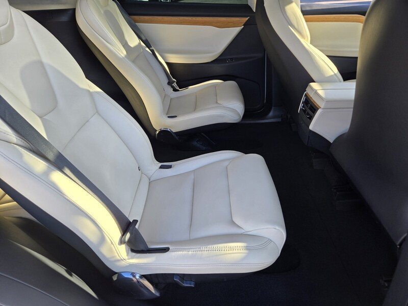 Used 2018 Tesla Model X 75D AWD/4WD image 15
