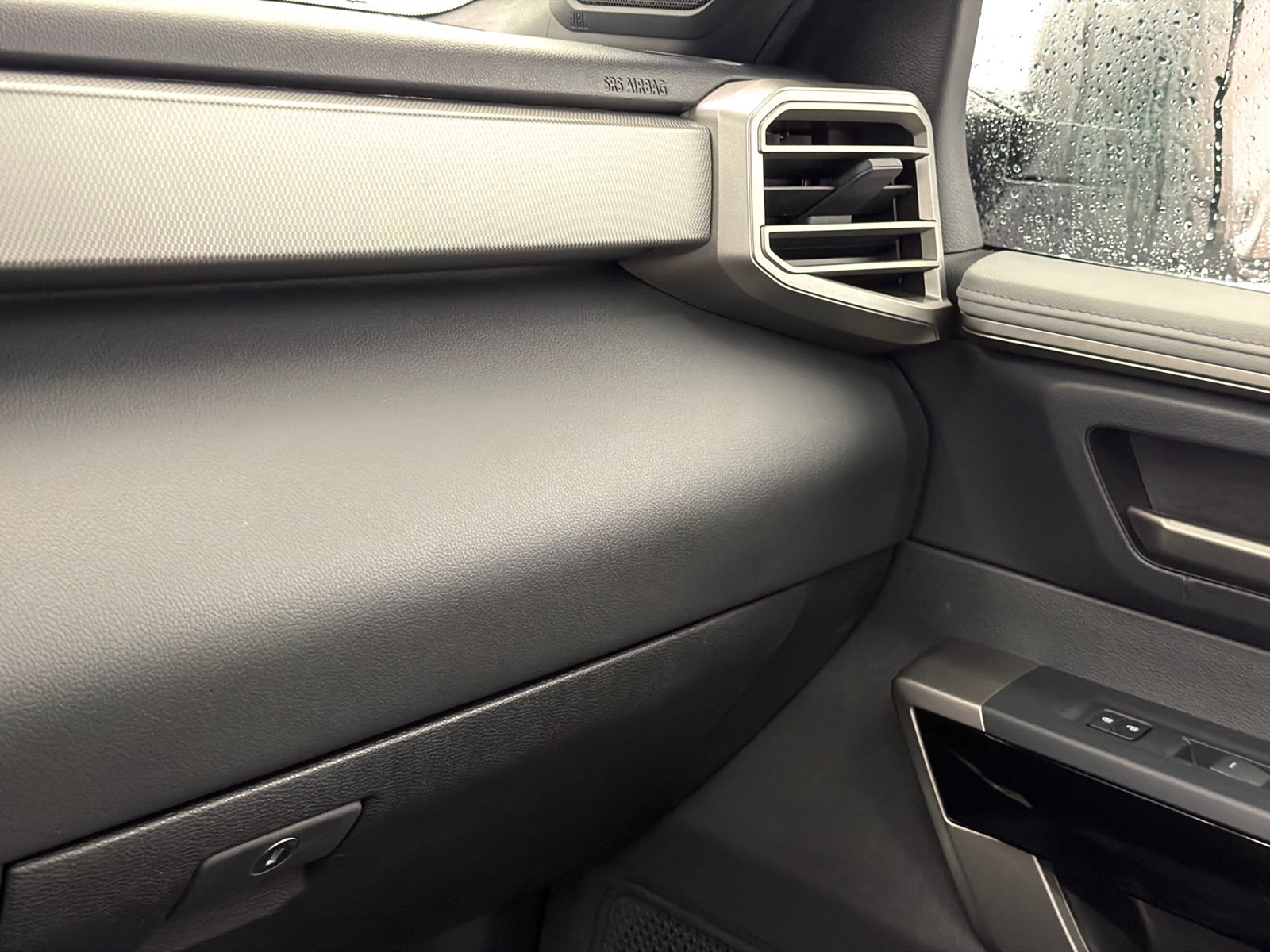 Used 2025 Toyota Tundra Limited AWD/4WD image 32