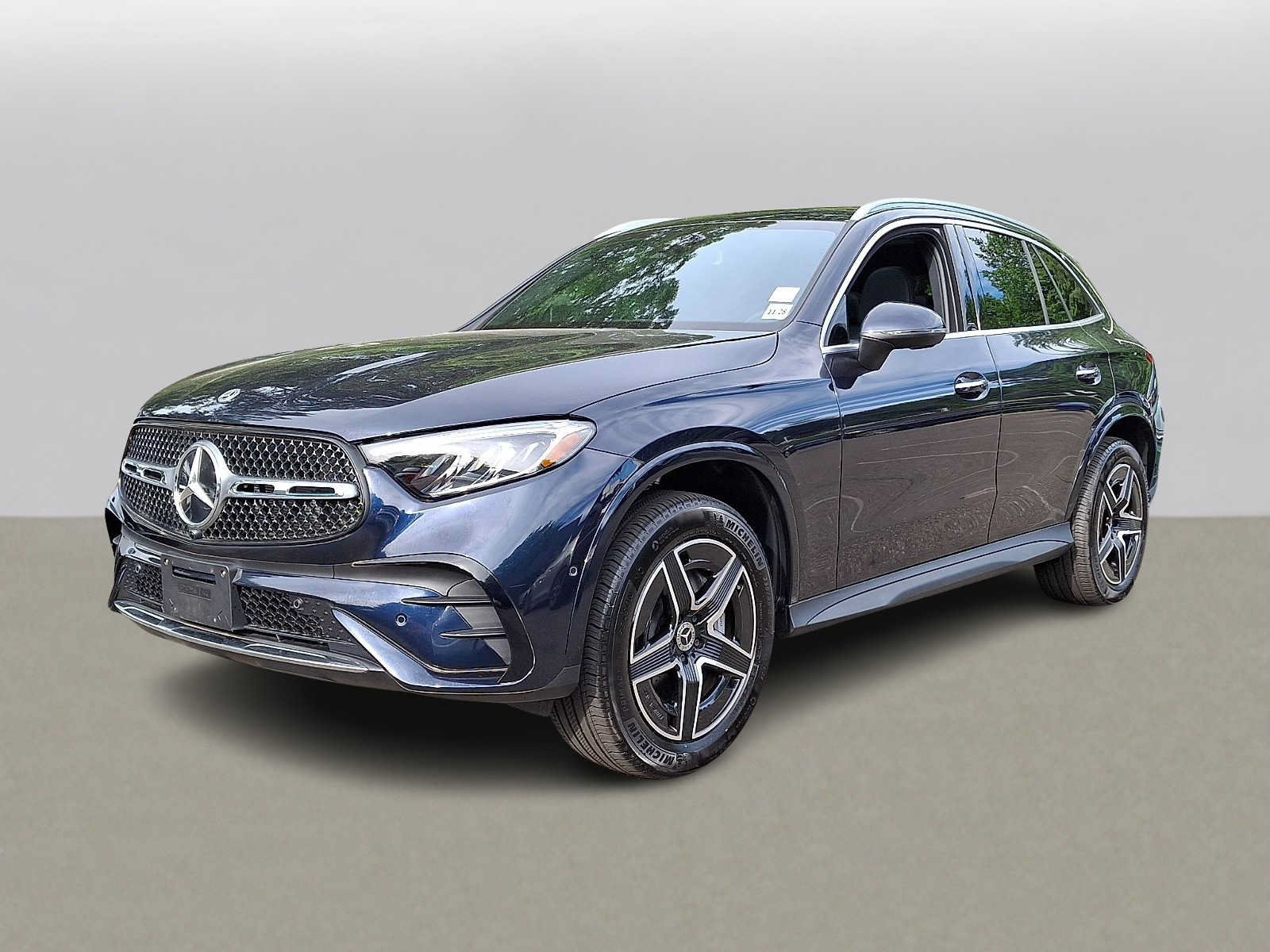 Used 2024 Mercedes-Benz GLC 300 4MATIC image 1