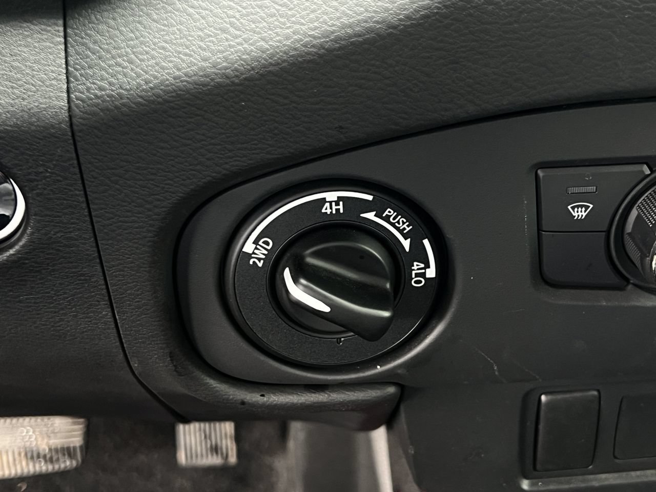 Used 2024 Nissan Frontier PRO-4X w/ Off-Road Protection Package AWD/4WD image 10