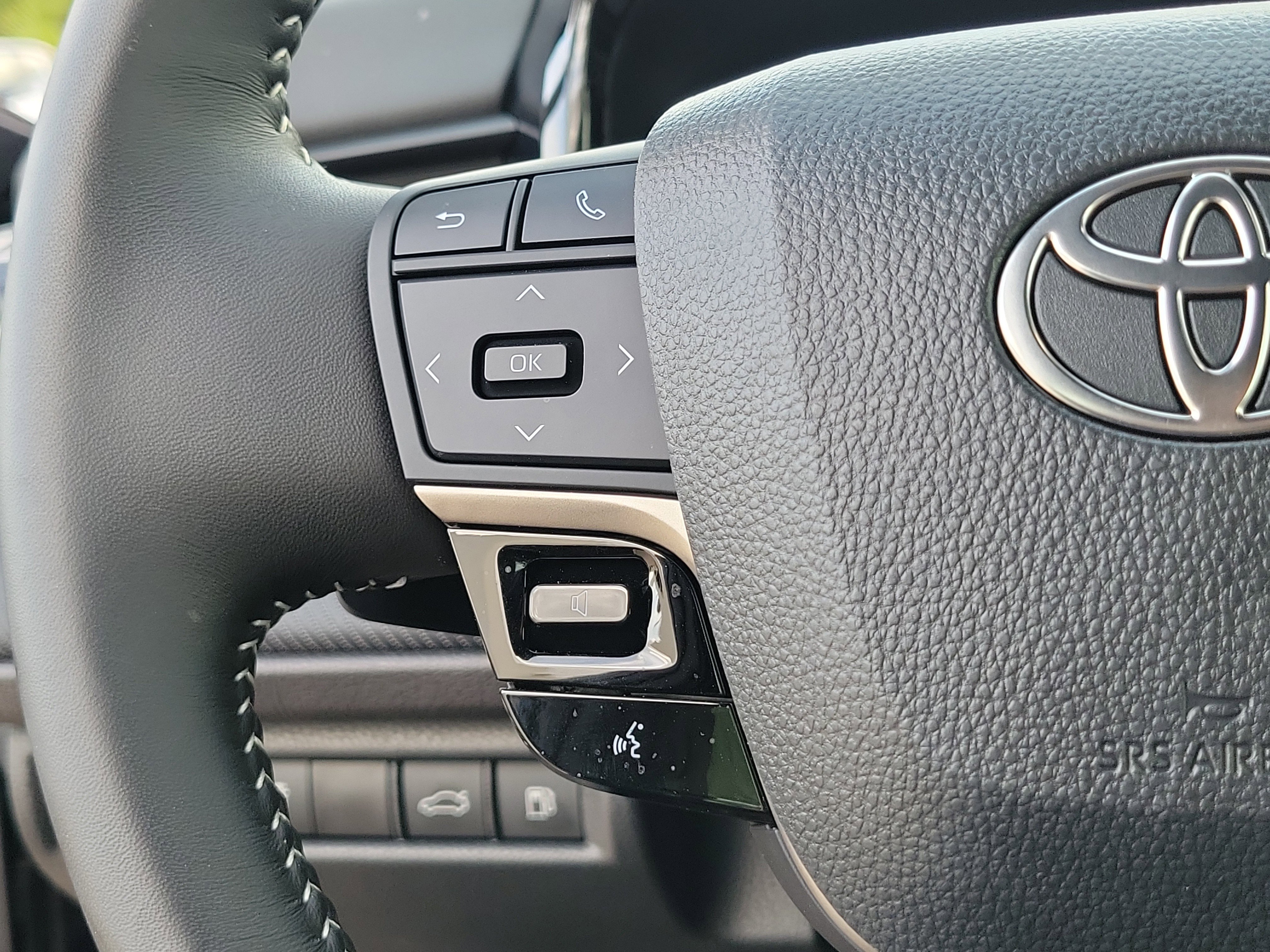 Used 2025 Toyota Camry SE image 28
