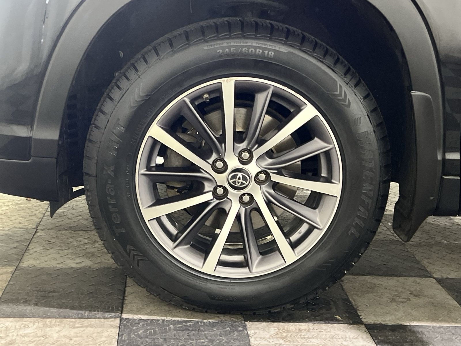 Used 2019 Toyota Highlander XLE AWD/4WD image 17