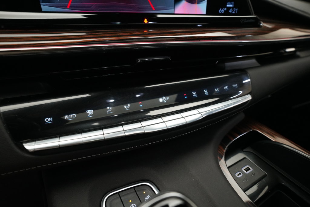 Used 2023 Cadillac Escalade Premium Luxury w/ Performance Package AWD/4WD image 20