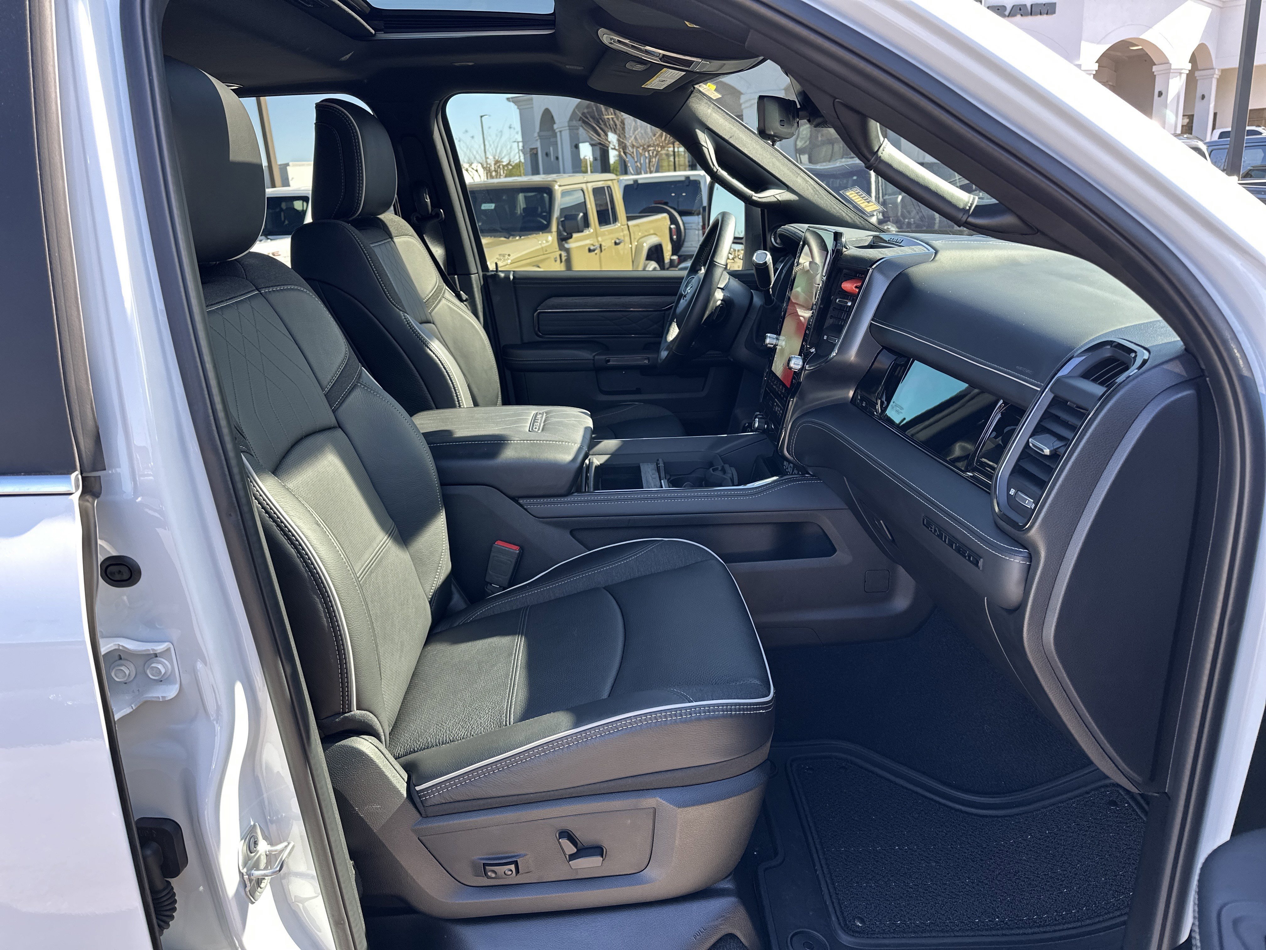 Used 2025 RAM 2500 Limited image 15