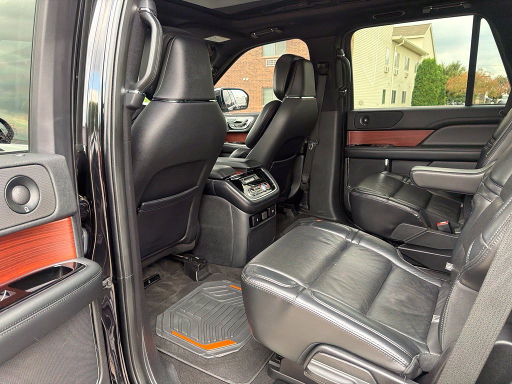 Used 2021 Lincoln Navigator Reserve AWD/4WD image 17