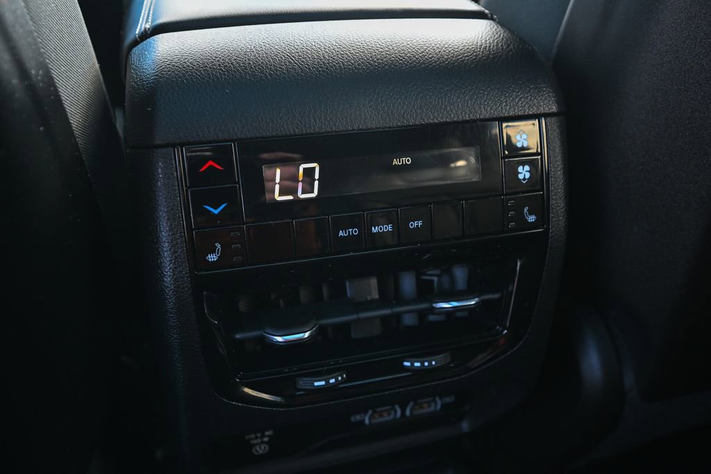 Used 2022 Jeep Grand Cherokee L Limited w/ Luxury Tech Group II image 25