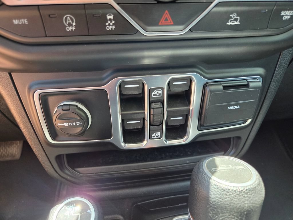 Used 2021 Jeep Gladiator Sport AWD/4WD image 30