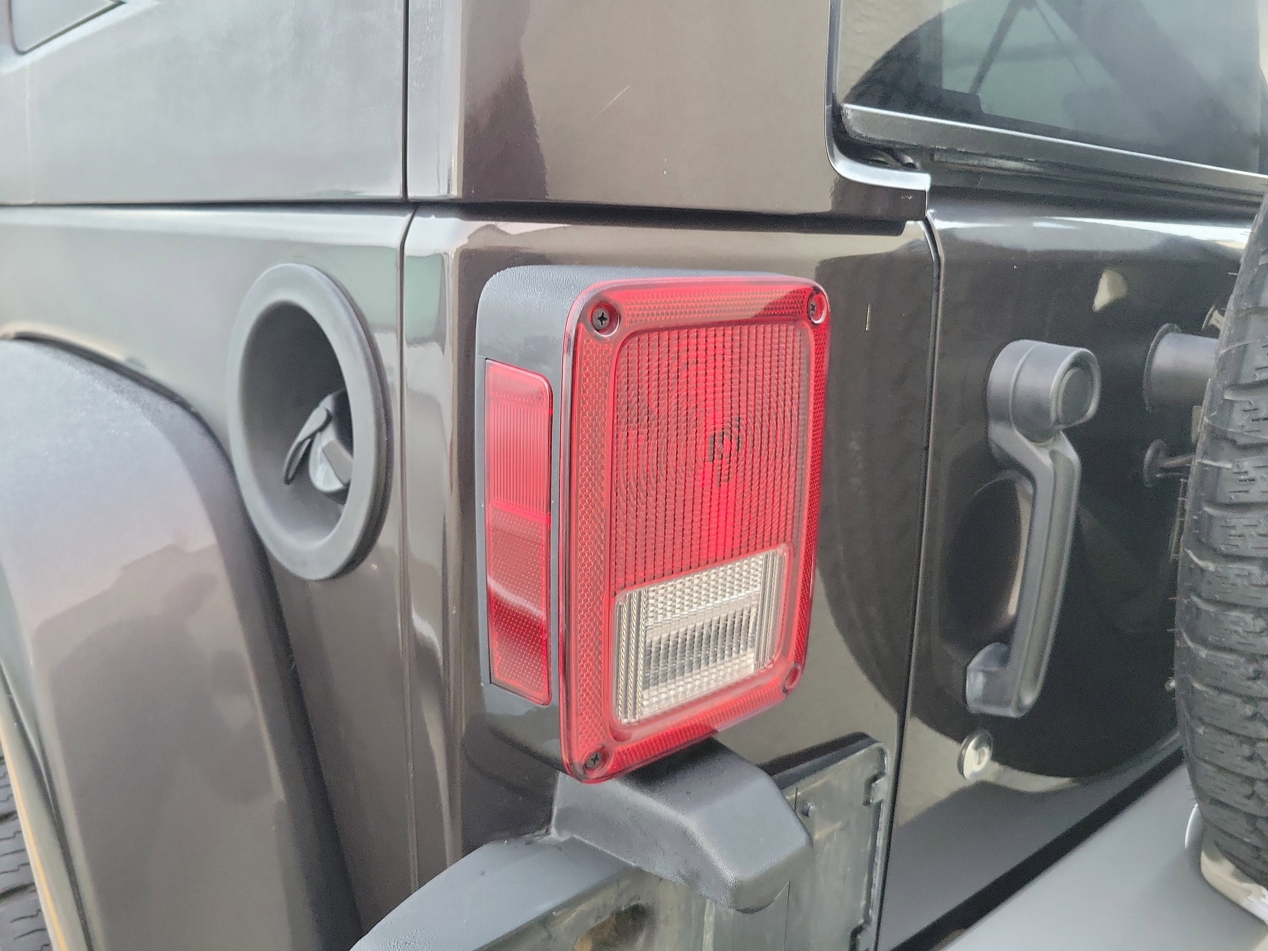 Used 2013 Jeep Wrangler Unlimited Sahara w/ Connectivity Group image 8