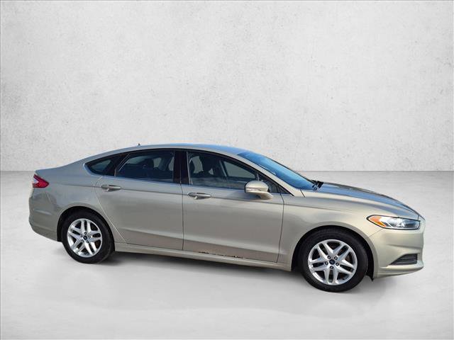 Used 2015 Ford Fusion SE FWD image 4