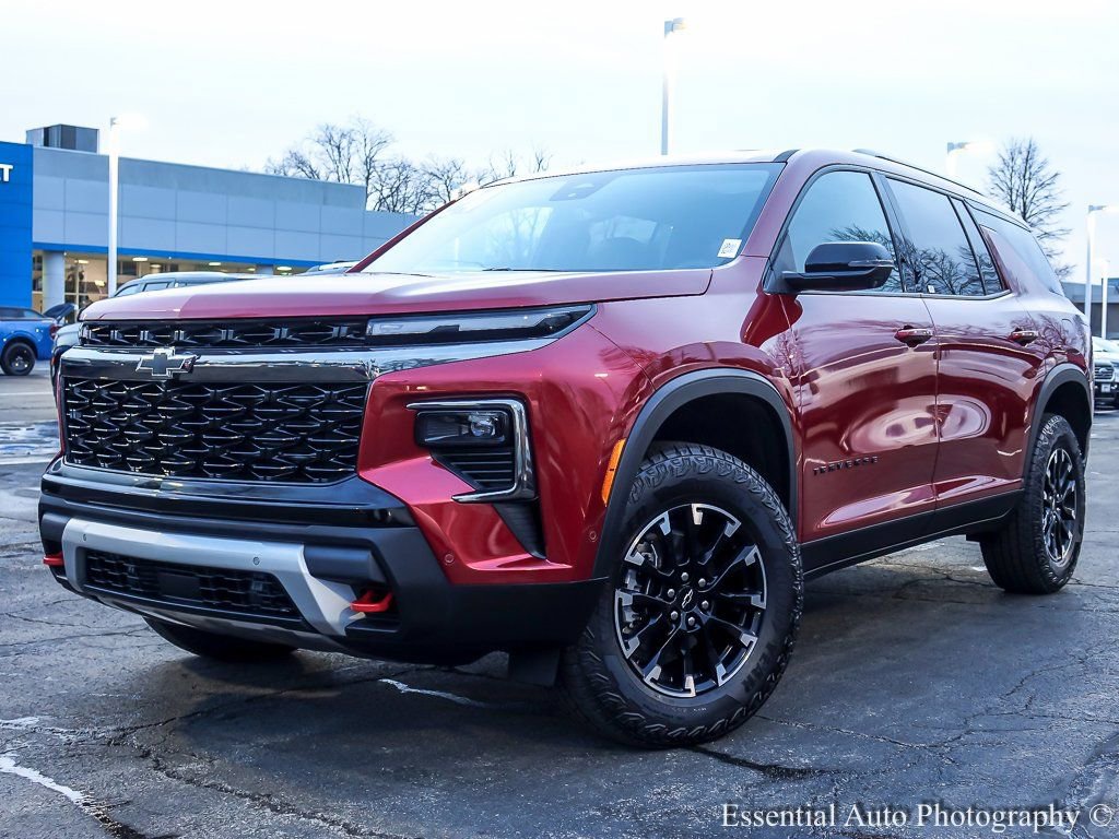 Used 2024 Chevrolet Traverse Z71 w/ Enhanced Driving Package image 2