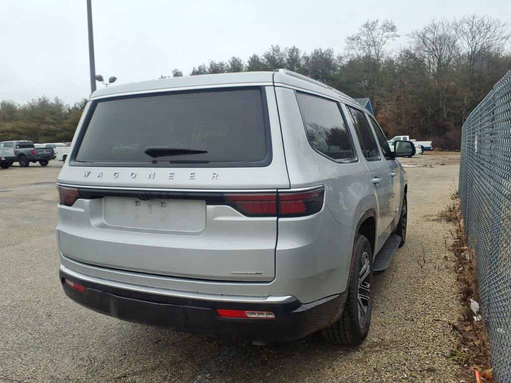 Used 2024 Jeep Wagoneer Series II w/ Flexible Seating Group image 2