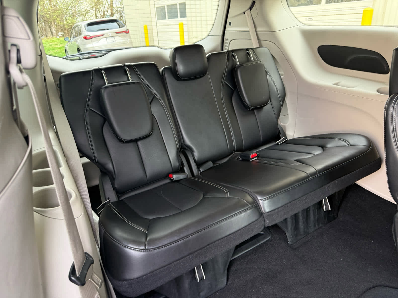 Used 2024 Chrysler Pacifica Touring-L FWD image 8