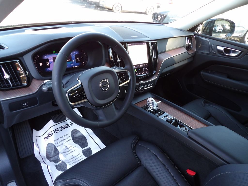 Certified 2023 Volvo XC60 B5 Ultimate w/ Climate Package image 16