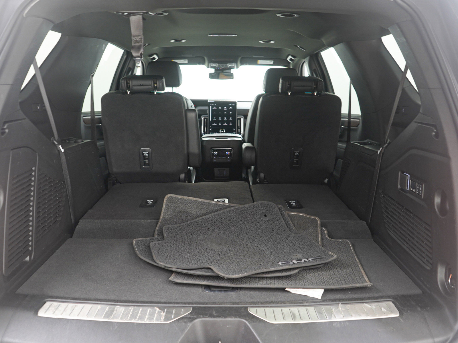 Used 2025 GMC Yukon Denali image 9