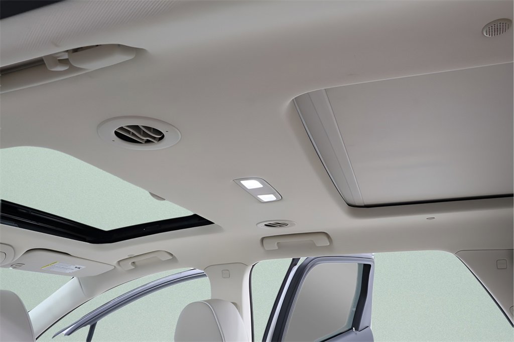 Used 2023 Buick Enclave Avenir w/ Avenir Technology Package image 9