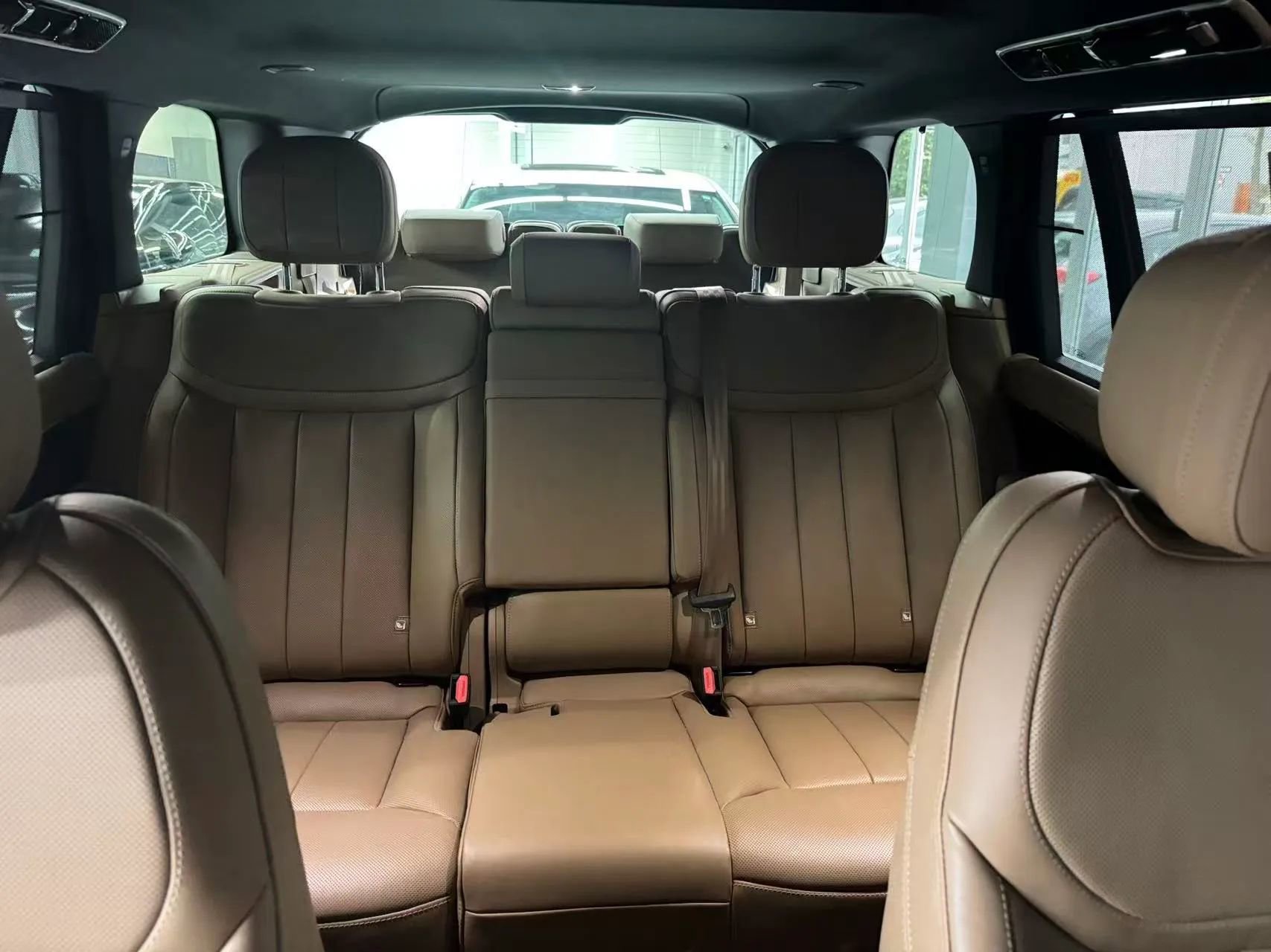 Used 2025 Land Rover Range Rover Long Wheelbase SE image 17