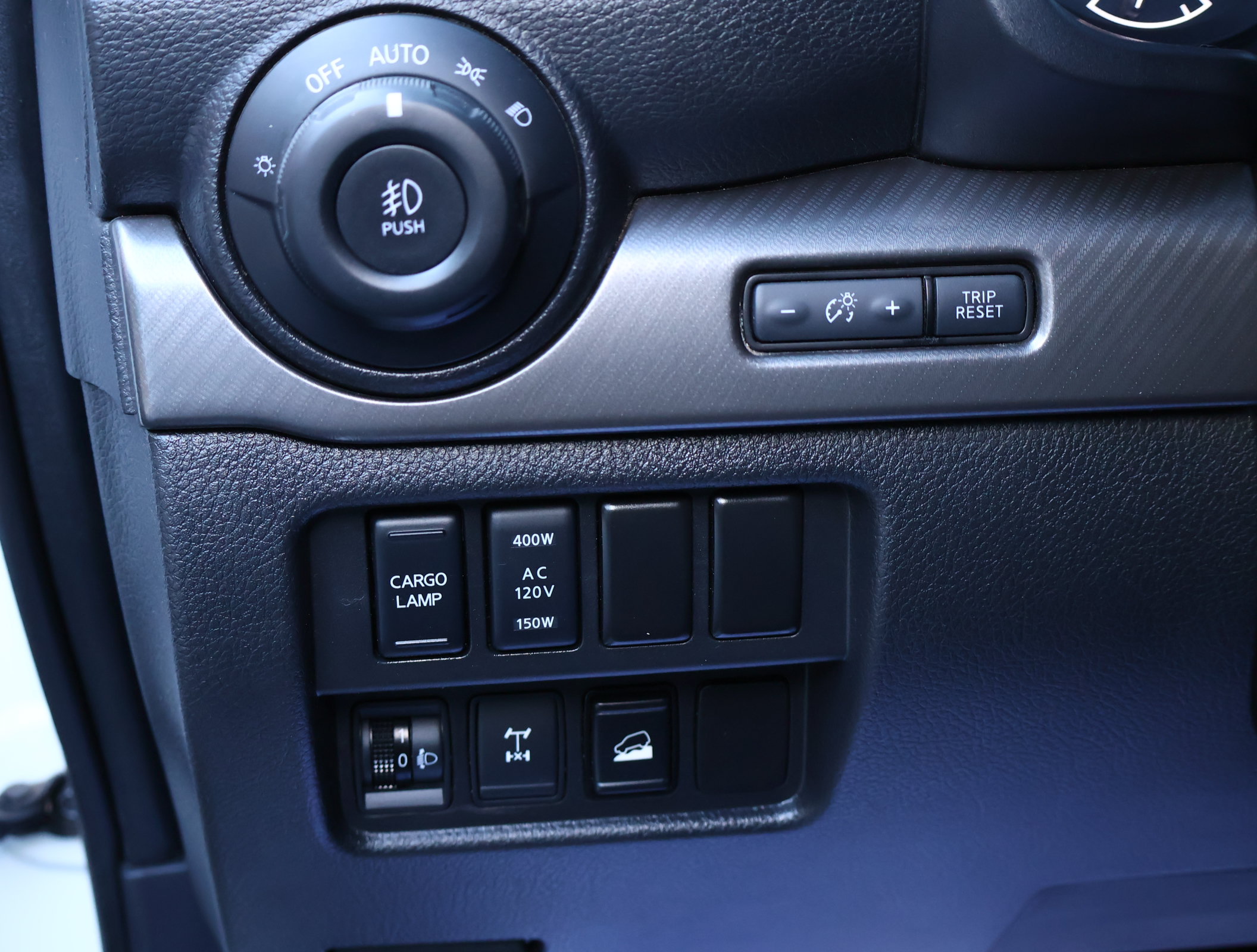 Used 2021 Nissan Titan PRO-4X w/ Pro-4x Convenience Package AWD/4WD image 13