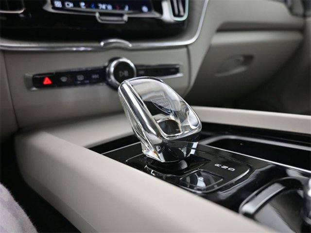 Used 2023 Volvo XC60 B6 Ultimate w/ Climate Package image 12