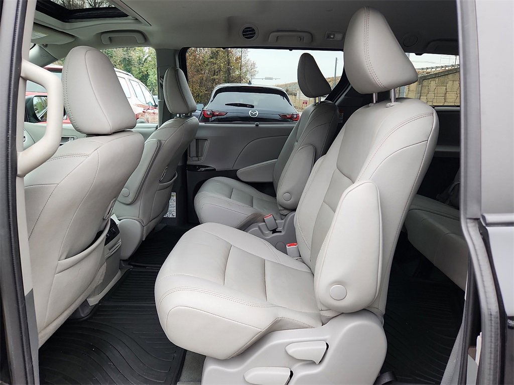 Used 2020 Toyota Sienna XLE image 10