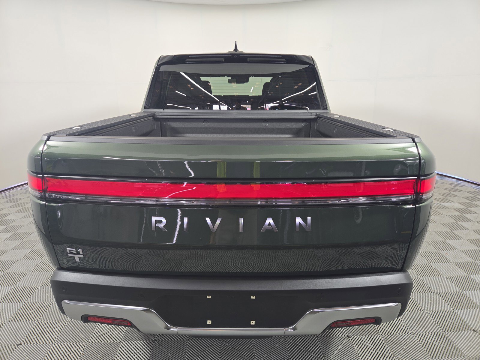 Used 2025 Rivian R1T Adventure image 4