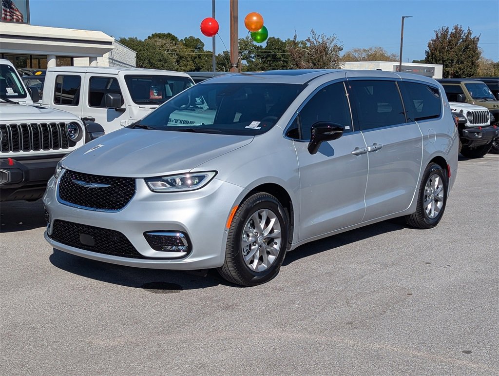 New 2026 Chrysler Pacifica Limited image 9