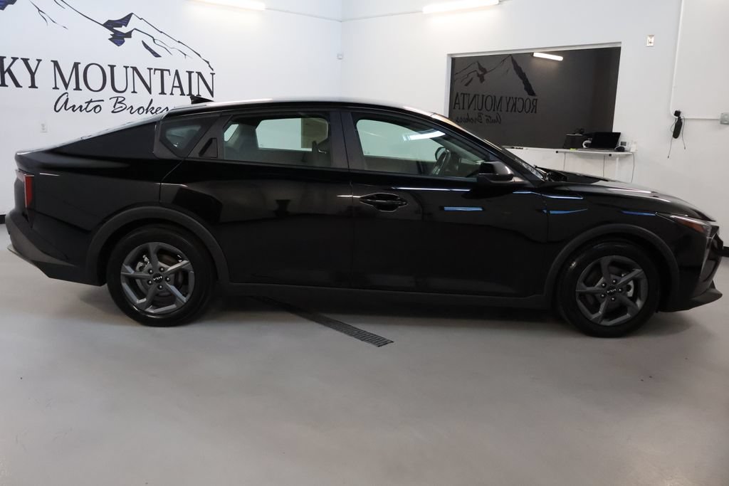Used 2025 Kia K4 FWD image 8
