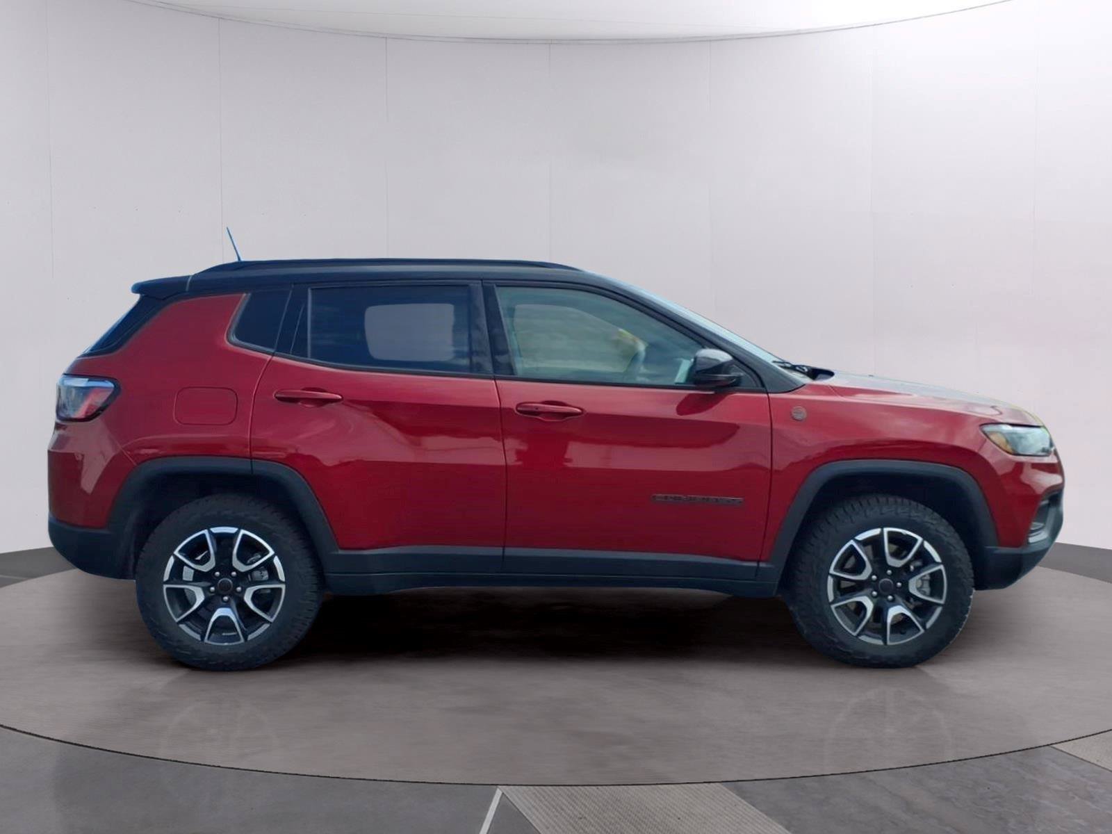Used 2025 Jeep Compass Trailhawk AWD/4WD image 6
