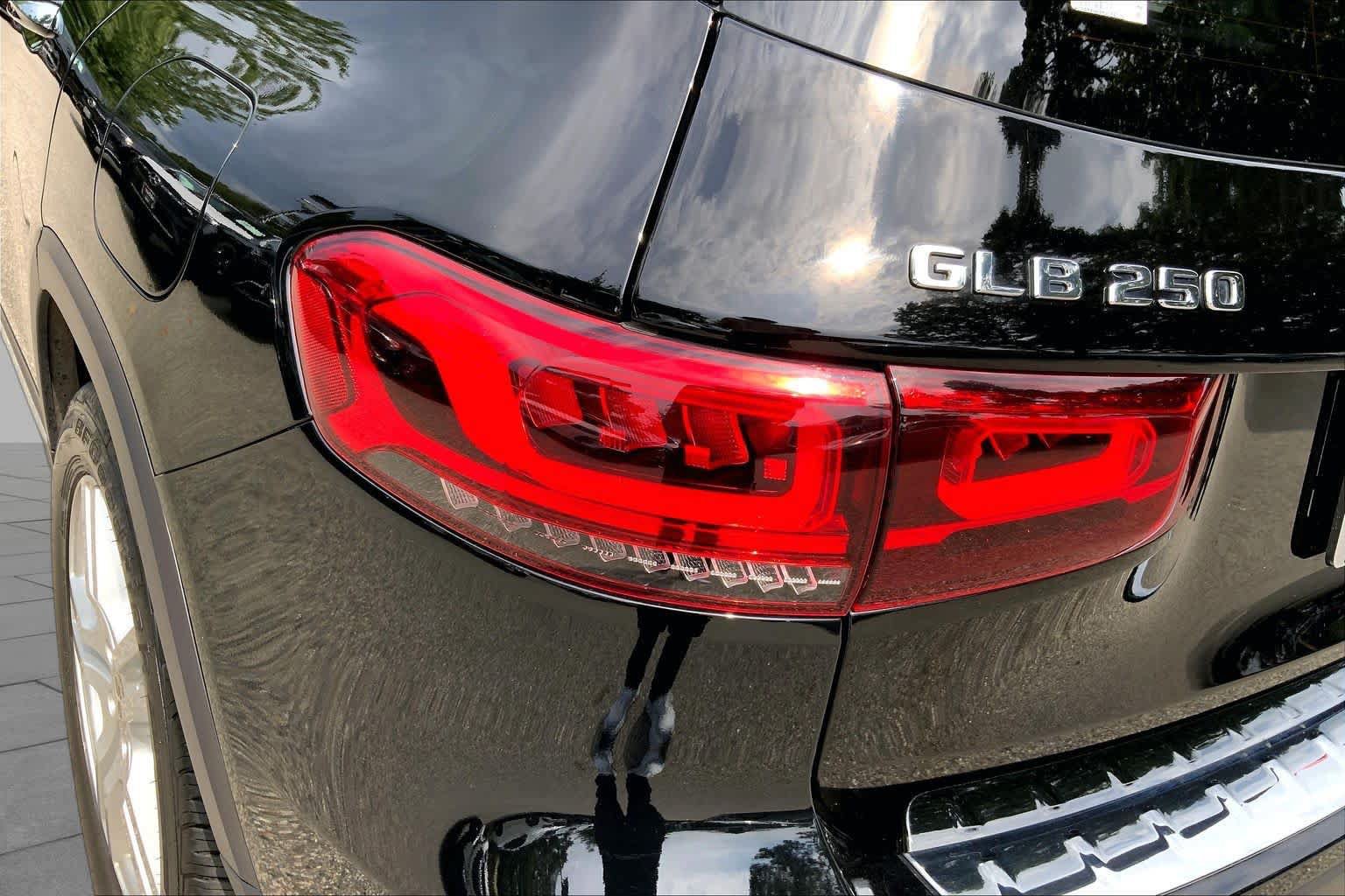 Certified 2021 Mercedes-Benz GLB 250 4MATIC image 28