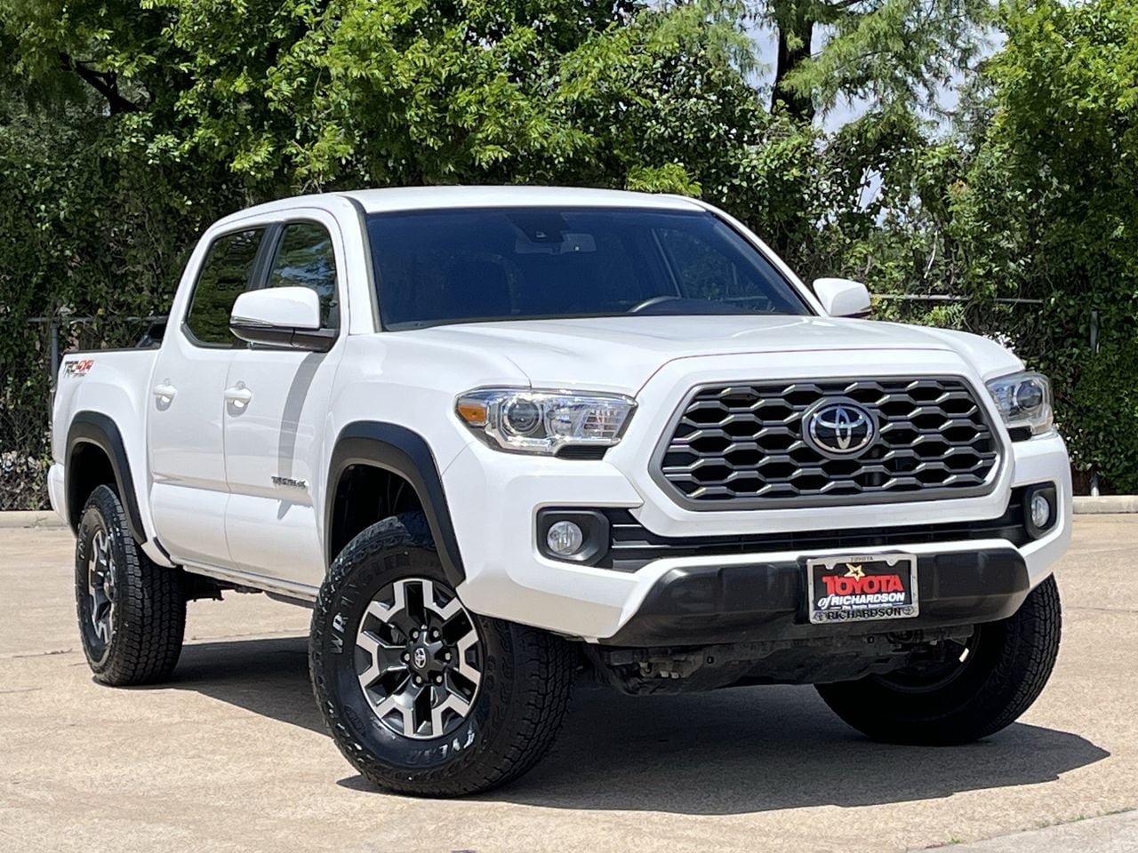 Used 2023 Toyota Tacoma TRD Off-Road w/ Technology Package AWD/4WD image 2