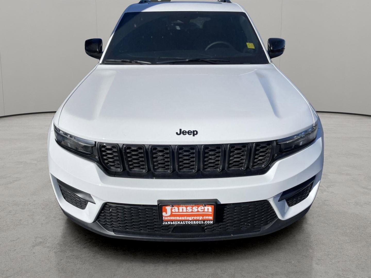New 2025 Jeep Grand Cherokee Altitude image 3