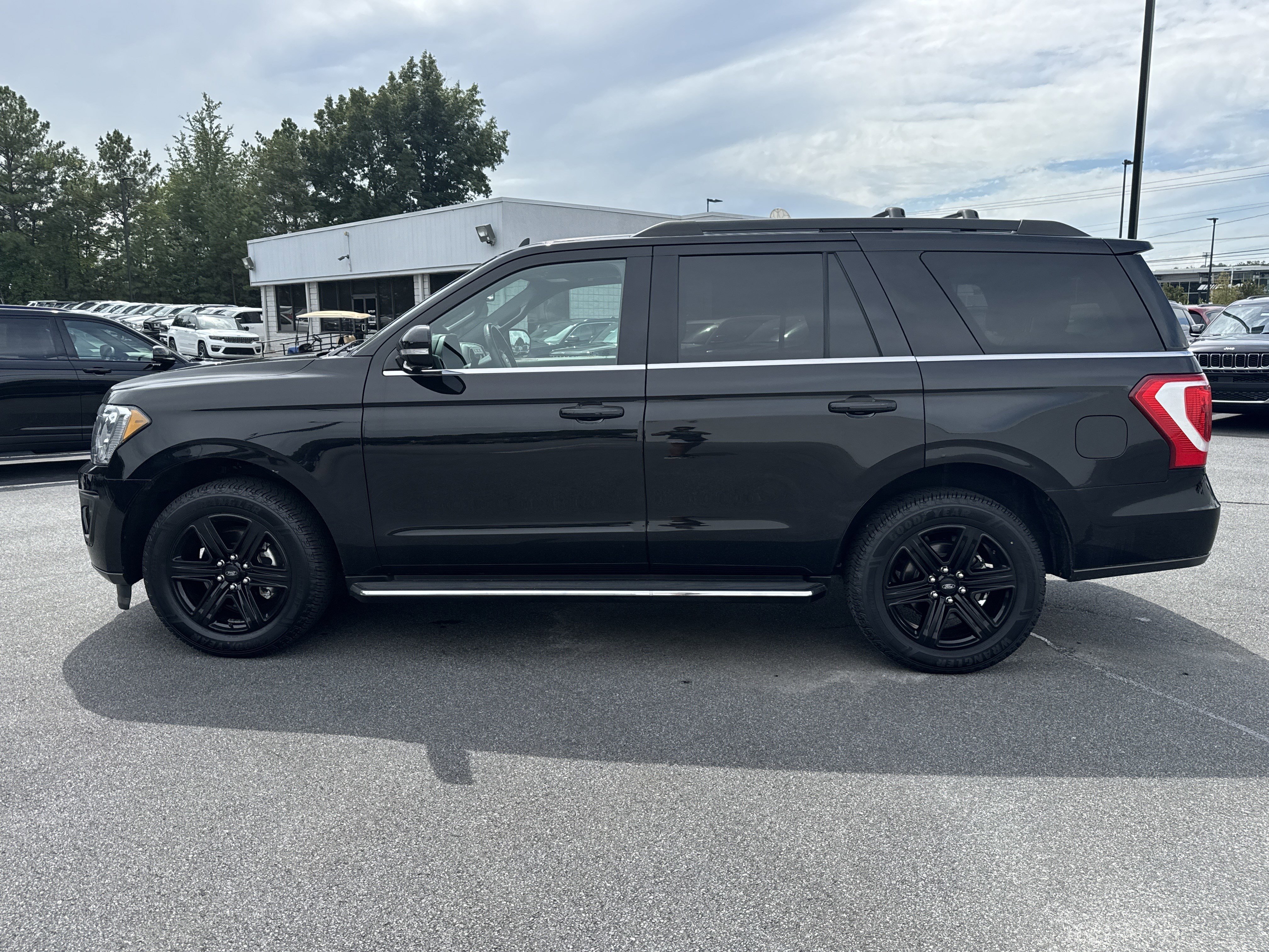Used 2021 Ford Expedition XLT image 4