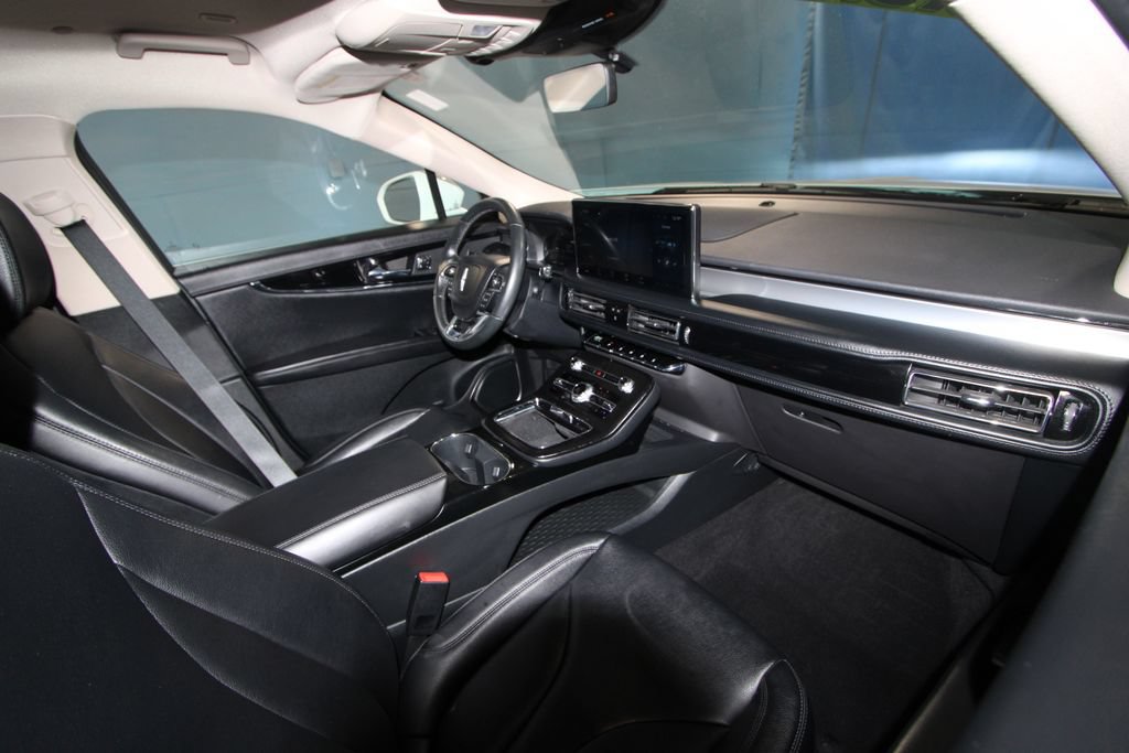 Used 2023 Lincoln Nautilus FWD image 23