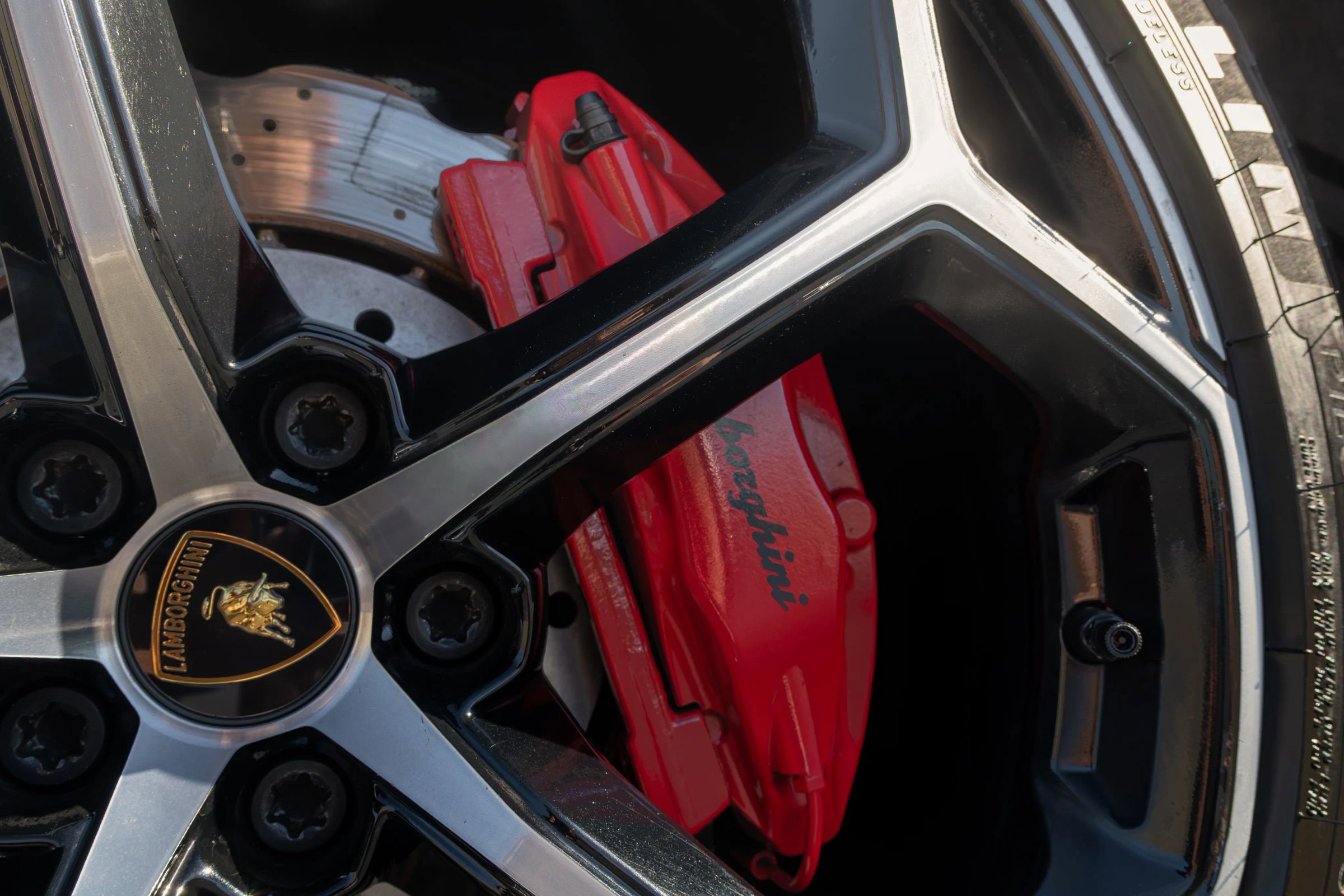 Used 2021 Lamborghini Huracan EVO image 37