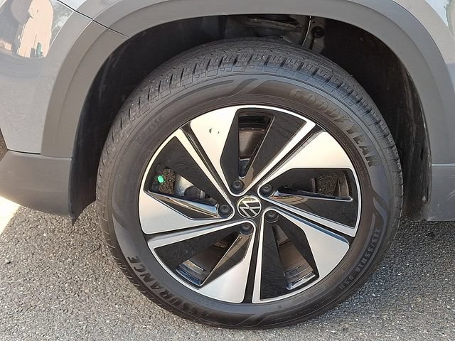 Certified 2024 Volkswagen Taos SE w/ Panoramic Sunroof Package AWD/4WD image 28
