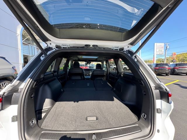 New 2025 Jeep Grand Cherokee Limited w/ Black Appearance Package image 24