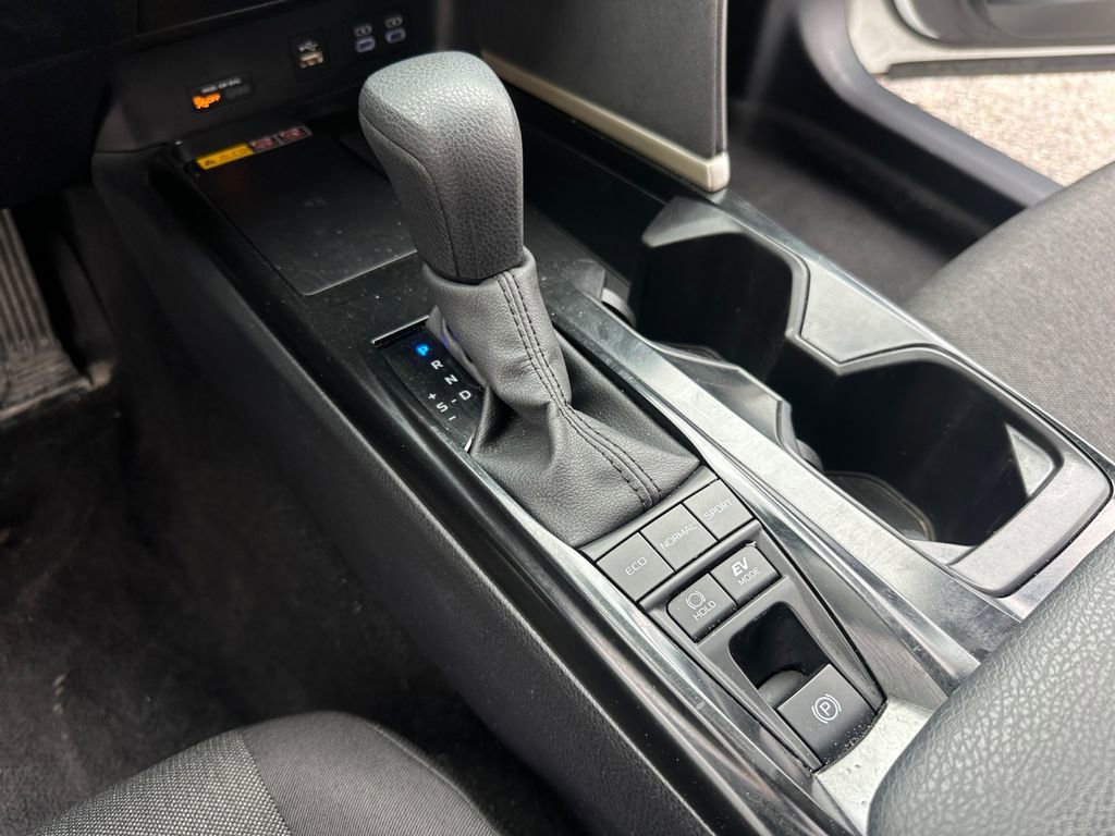 Used 2025 Toyota Camry LE image 18