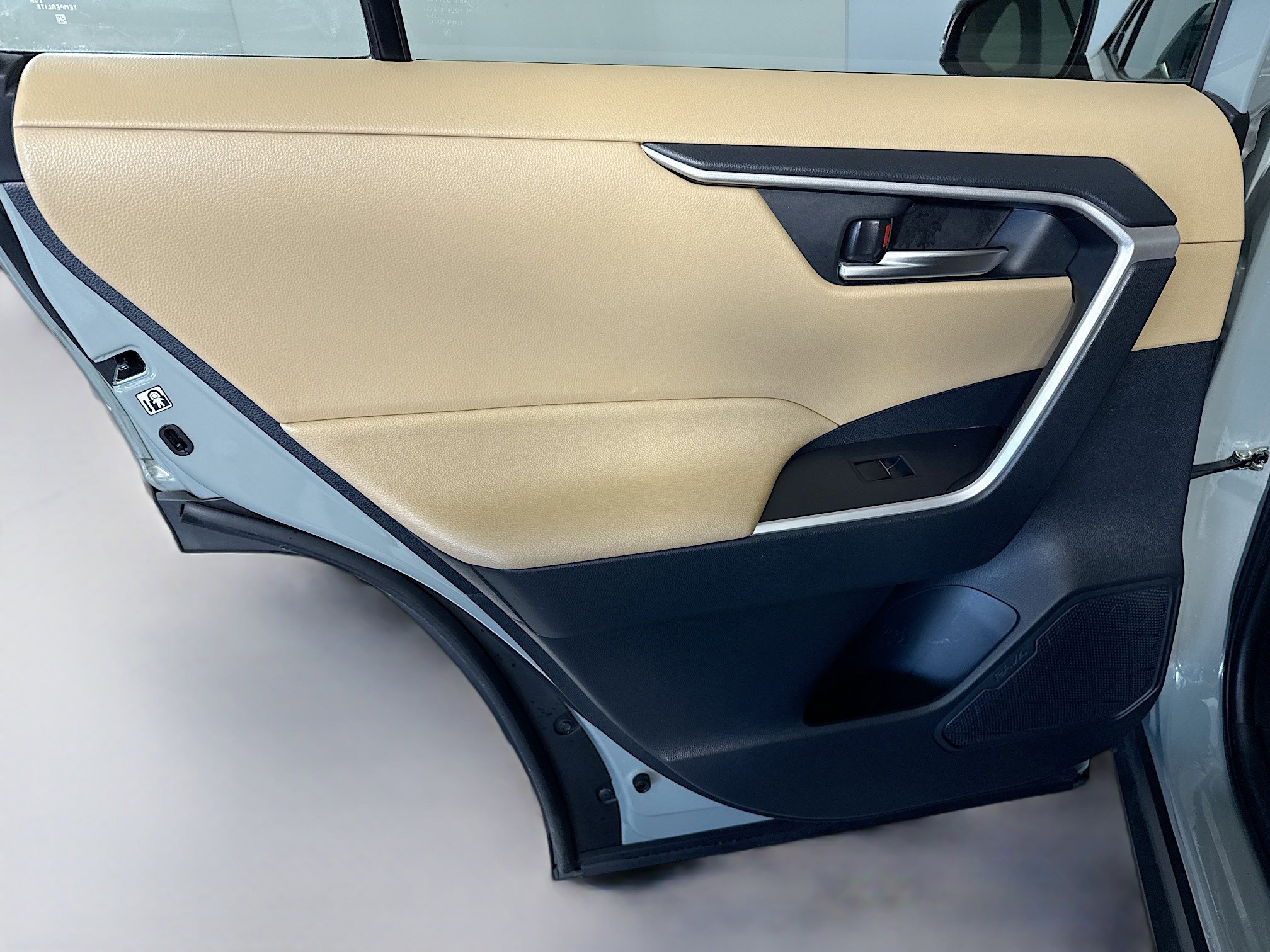 Used 2019 Toyota RAV4 XLE Premium image 26