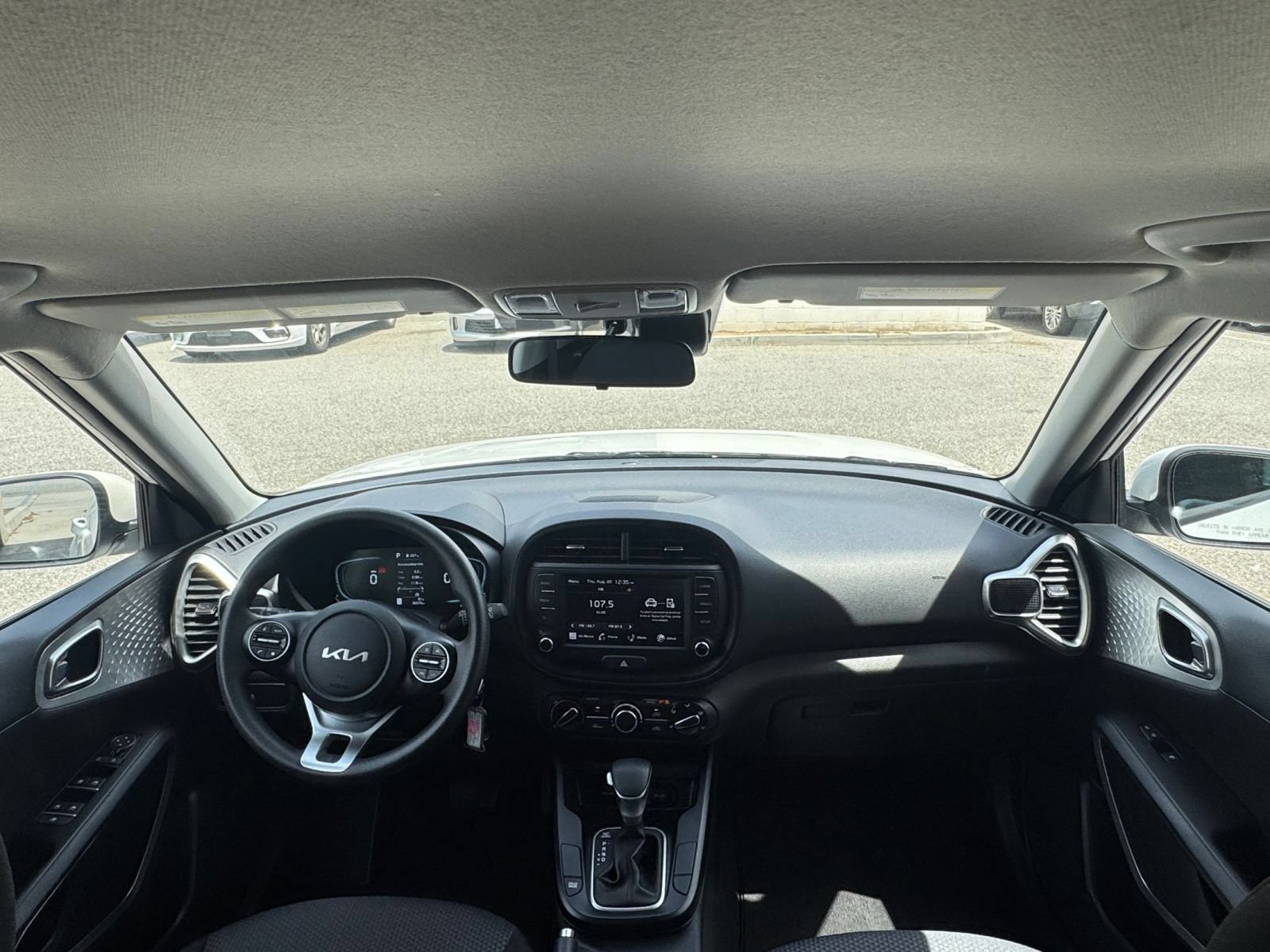 Used 2025 Kia Soul LX w/ LX Technology Package FWD image 30