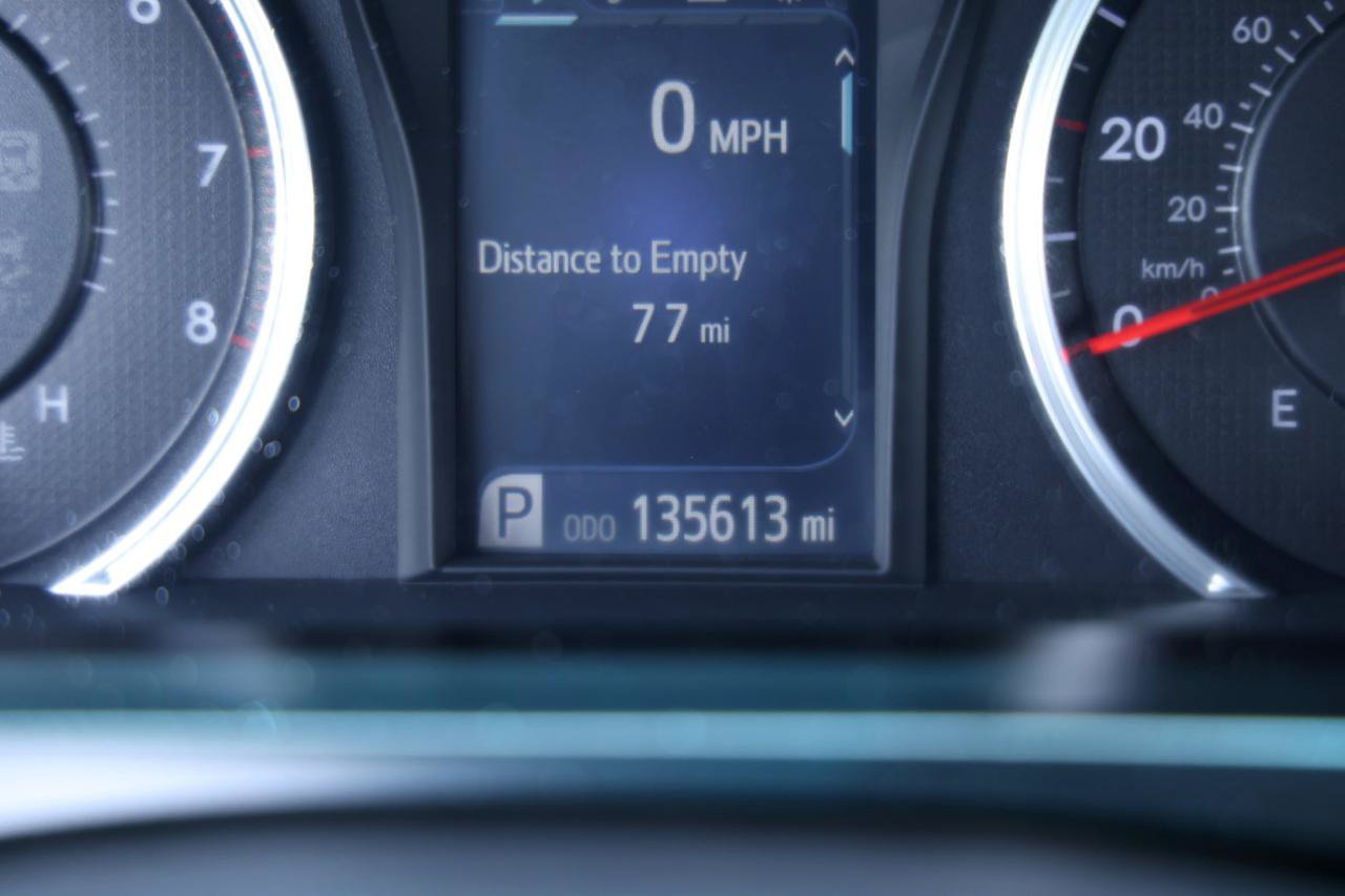 Used 2017 Toyota Camry XSE FWD image 18