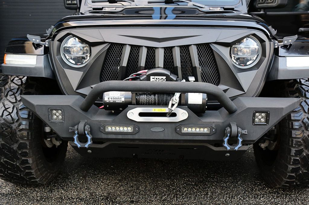 Used 2018 Jeep Wrangler Unlimited Rubicon w/ Dual Top Group AWD/4WD image 9